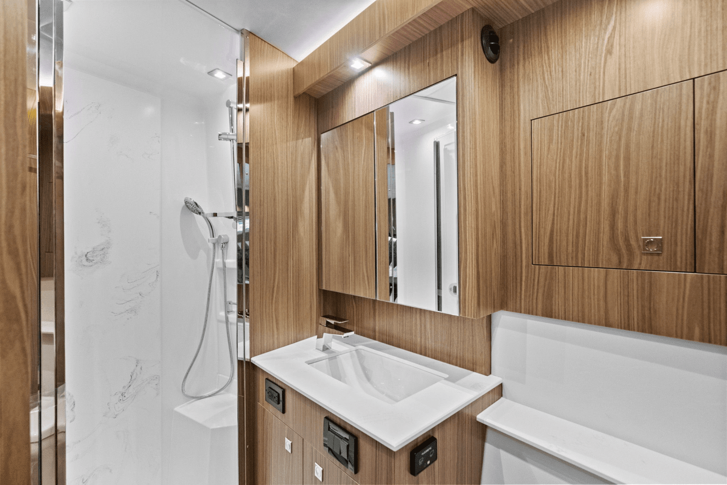 2025 Cruisers Yachts 50 Cantius Image Thumbnail #45