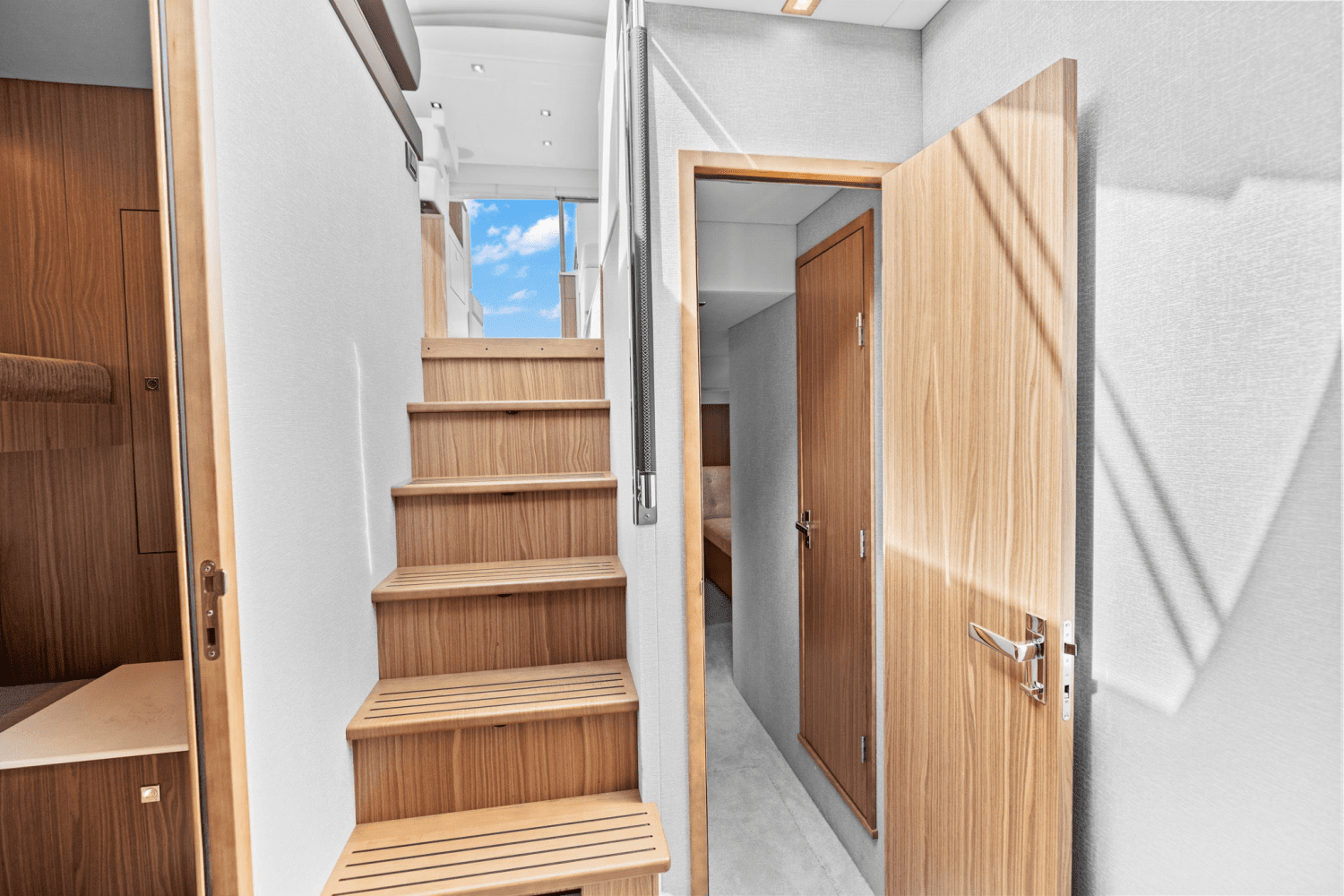 2025 Cruisers Yachts 50 Cantius Image Thumbnail #38