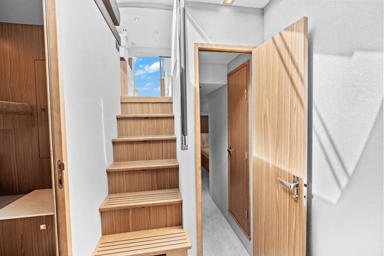 2025 Cruisers Yachts 50 Cantius Image Thumbnail #38