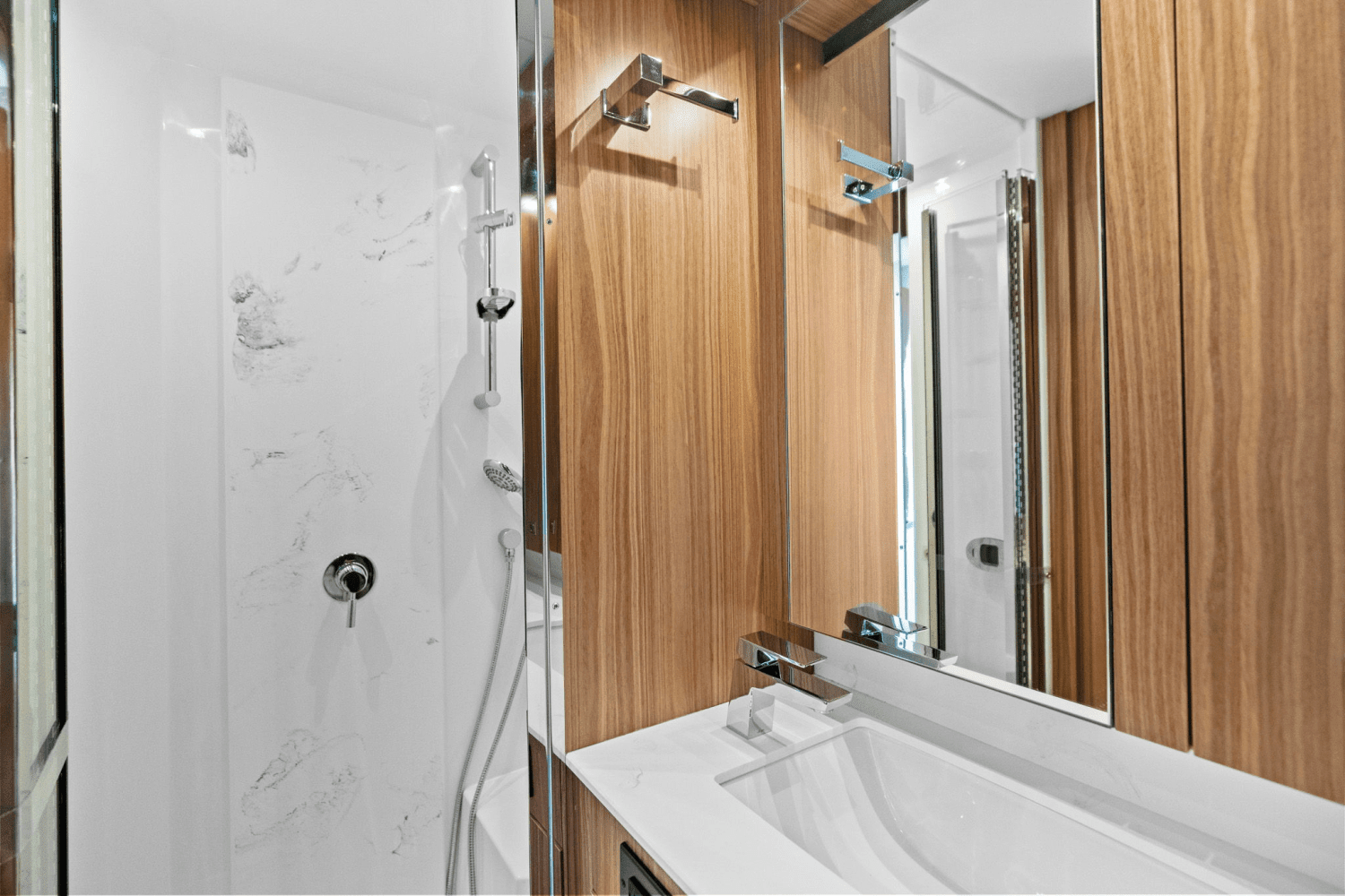 2025 Cruisers Yachts 50 Cantius Image Thumbnail #53