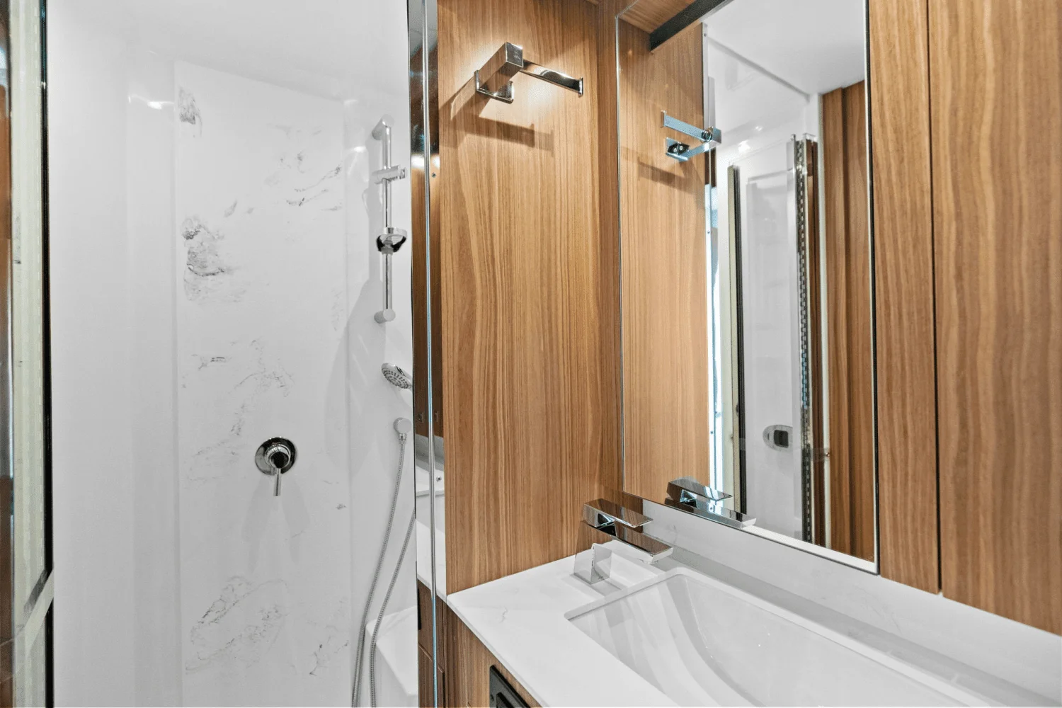 2025 Cruisers Yachts 50 Cantius Image Thumbnail #53