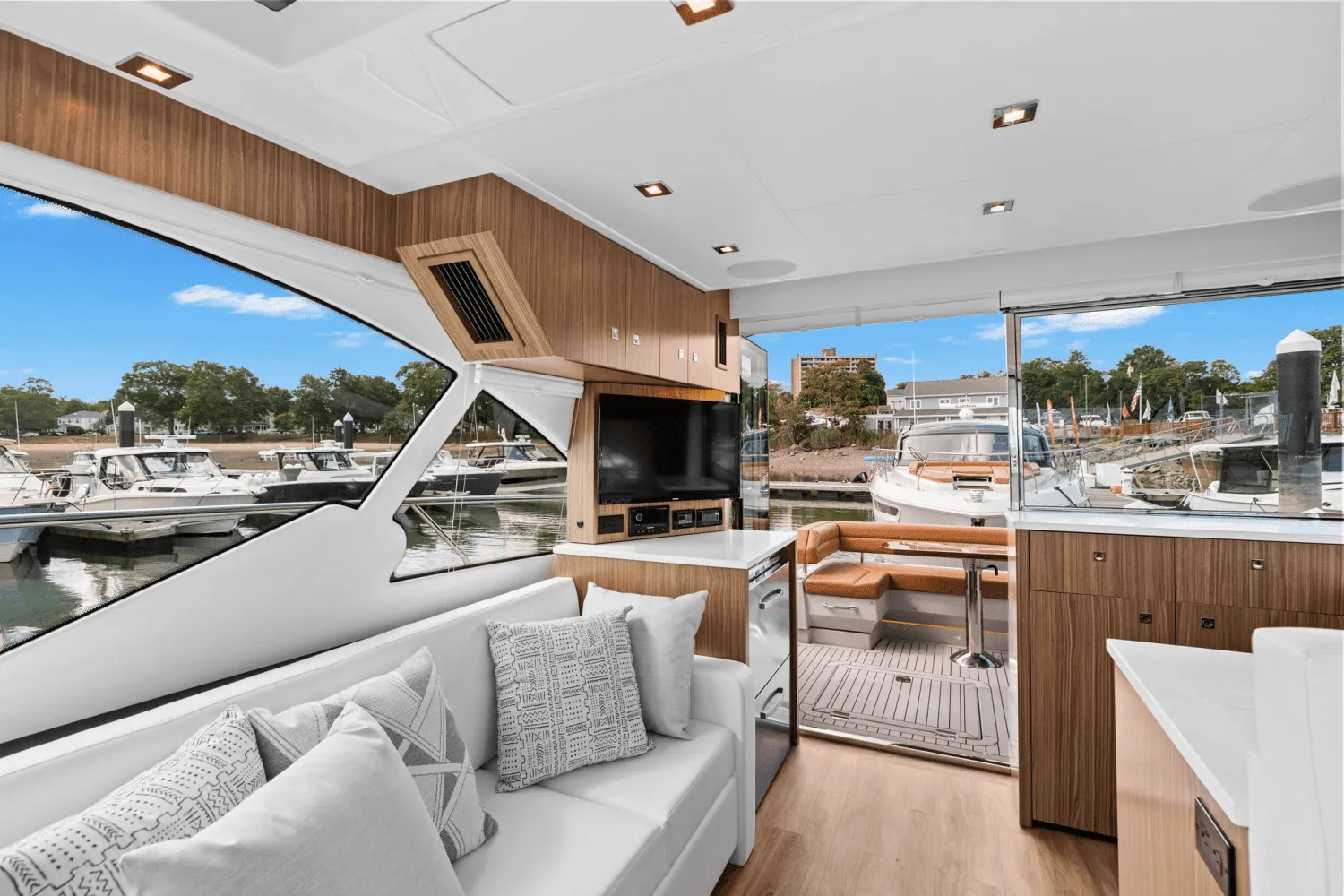 2025 Cruisers Yachts 50 Cantius Image Thumbnail #27