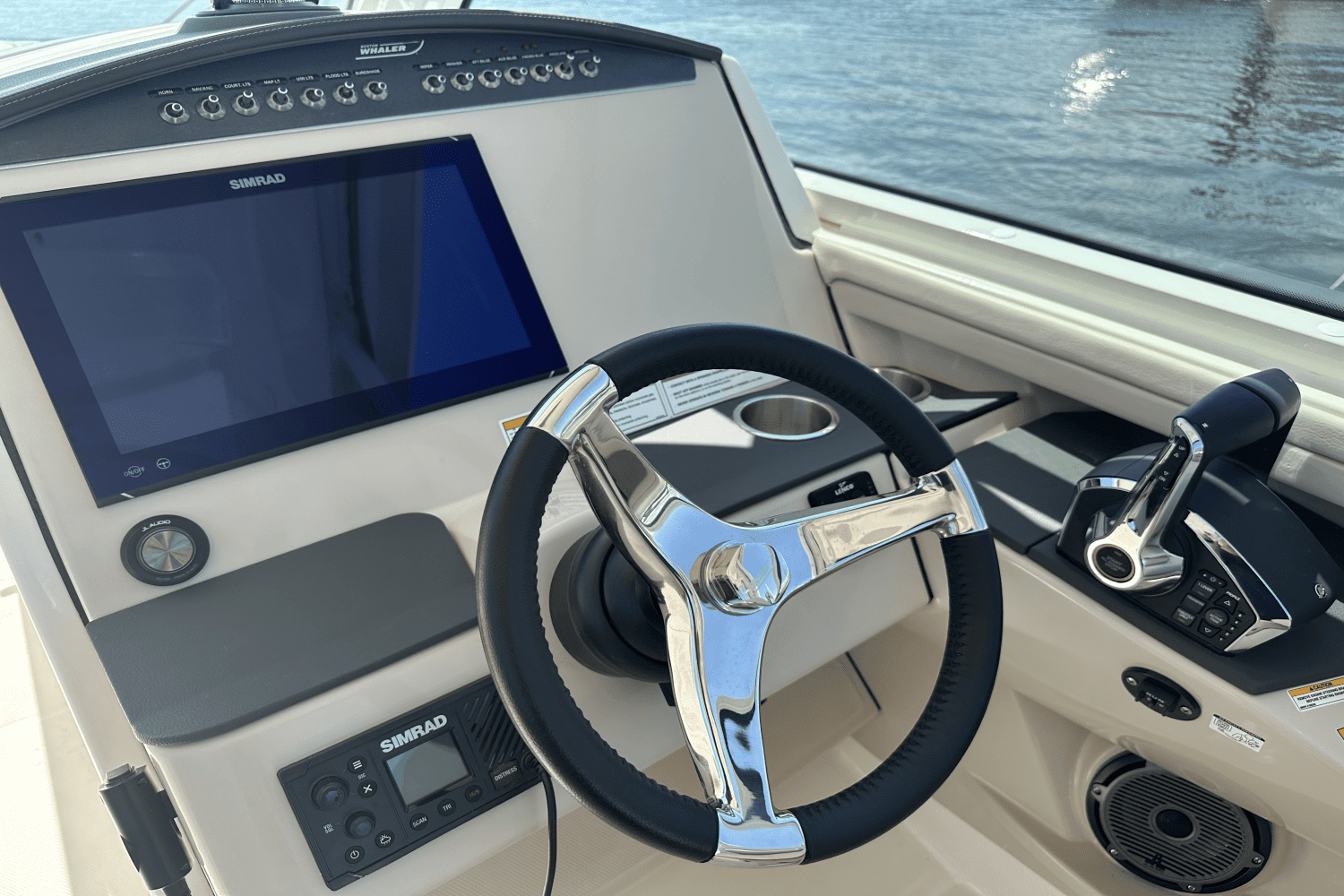 2025 Boston Whaler 320 Vantage Image Thumbnail #22