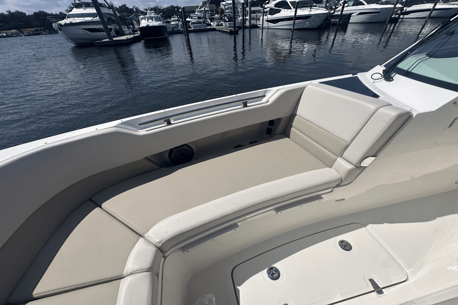 2025 Boston Whaler 320 Vantage Image Thumbnail #26