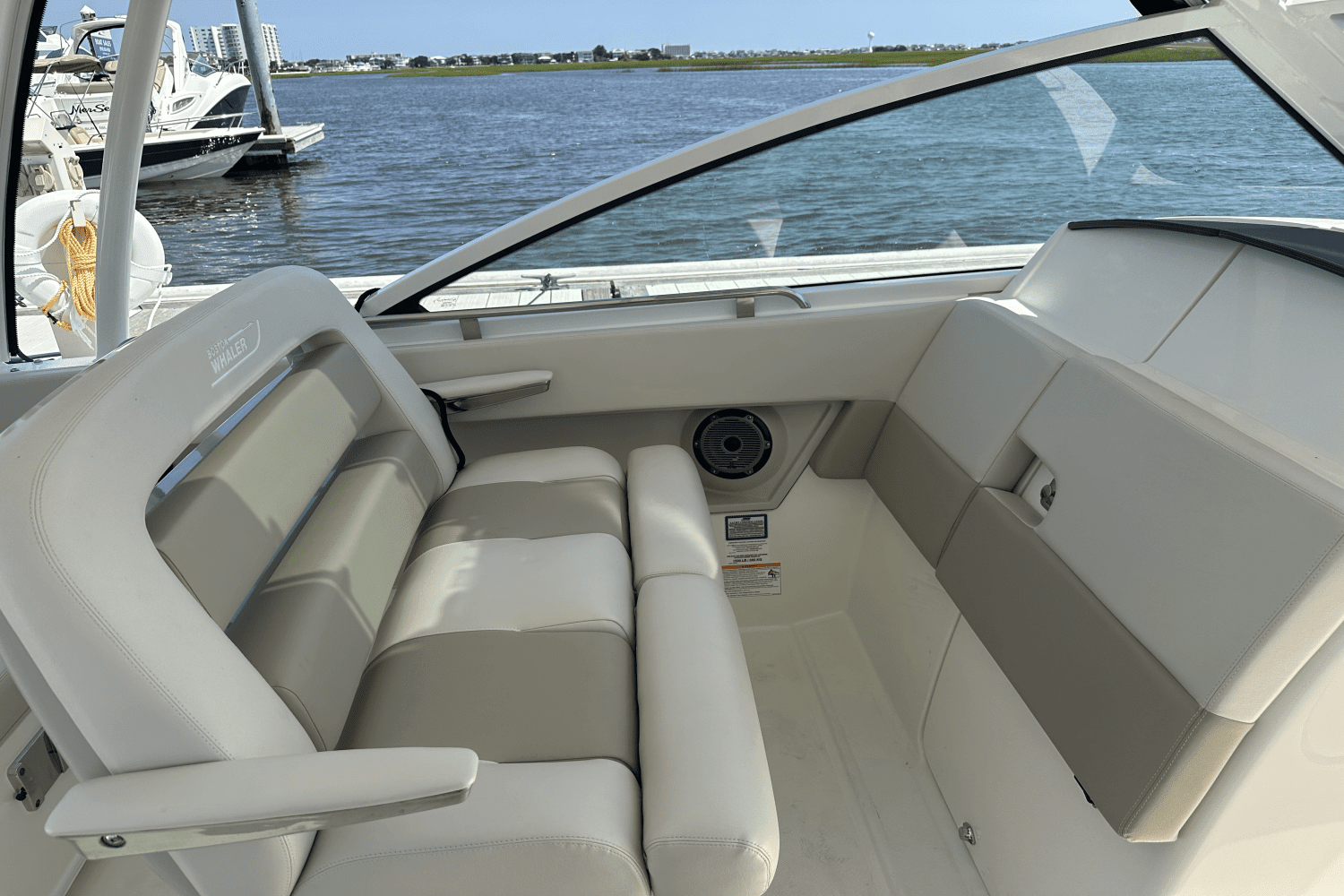 2025 Boston Whaler 320 Vantage Image Thumbnail #17