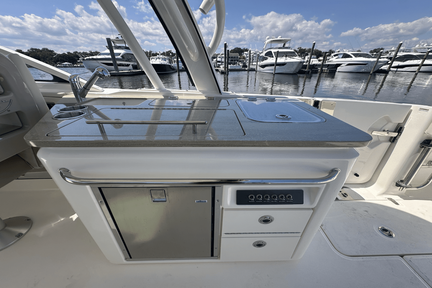 2025 Boston Whaler 320 Vantage Image Thumbnail #13