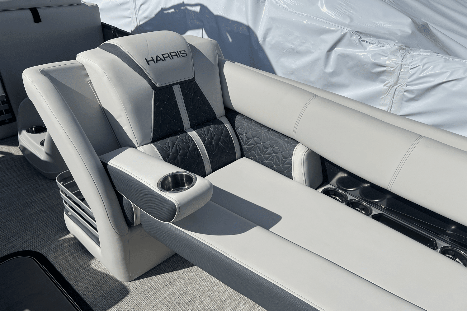 2022 Harris 250 GRAND MARINER Image Thumbnail #12