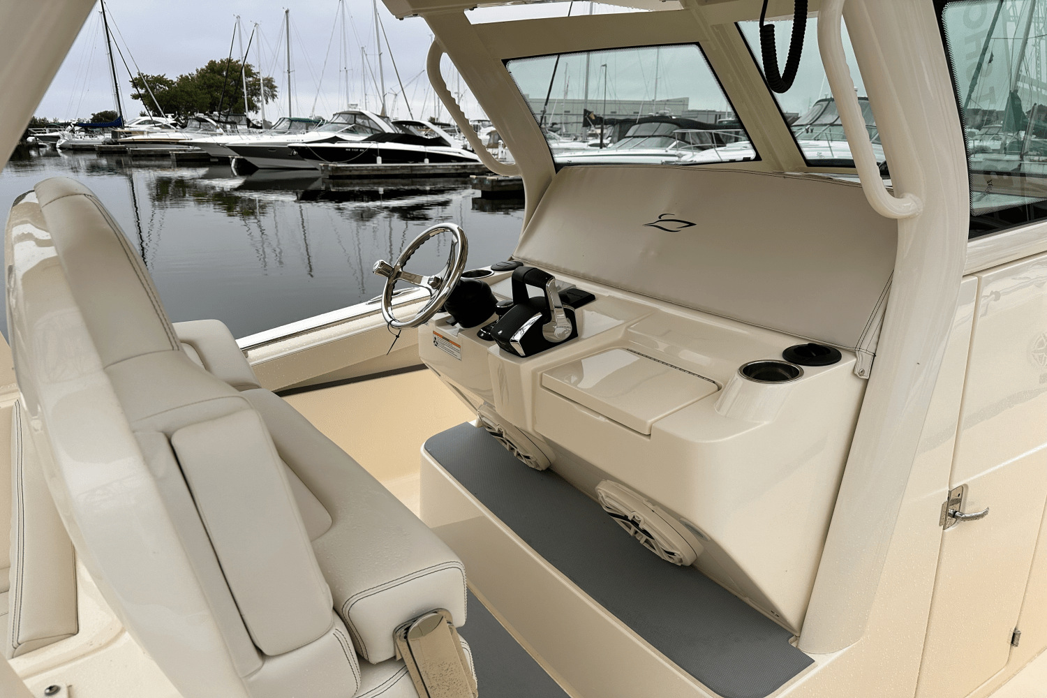 2025 Scout 330 LXF Image Thumbnail #7