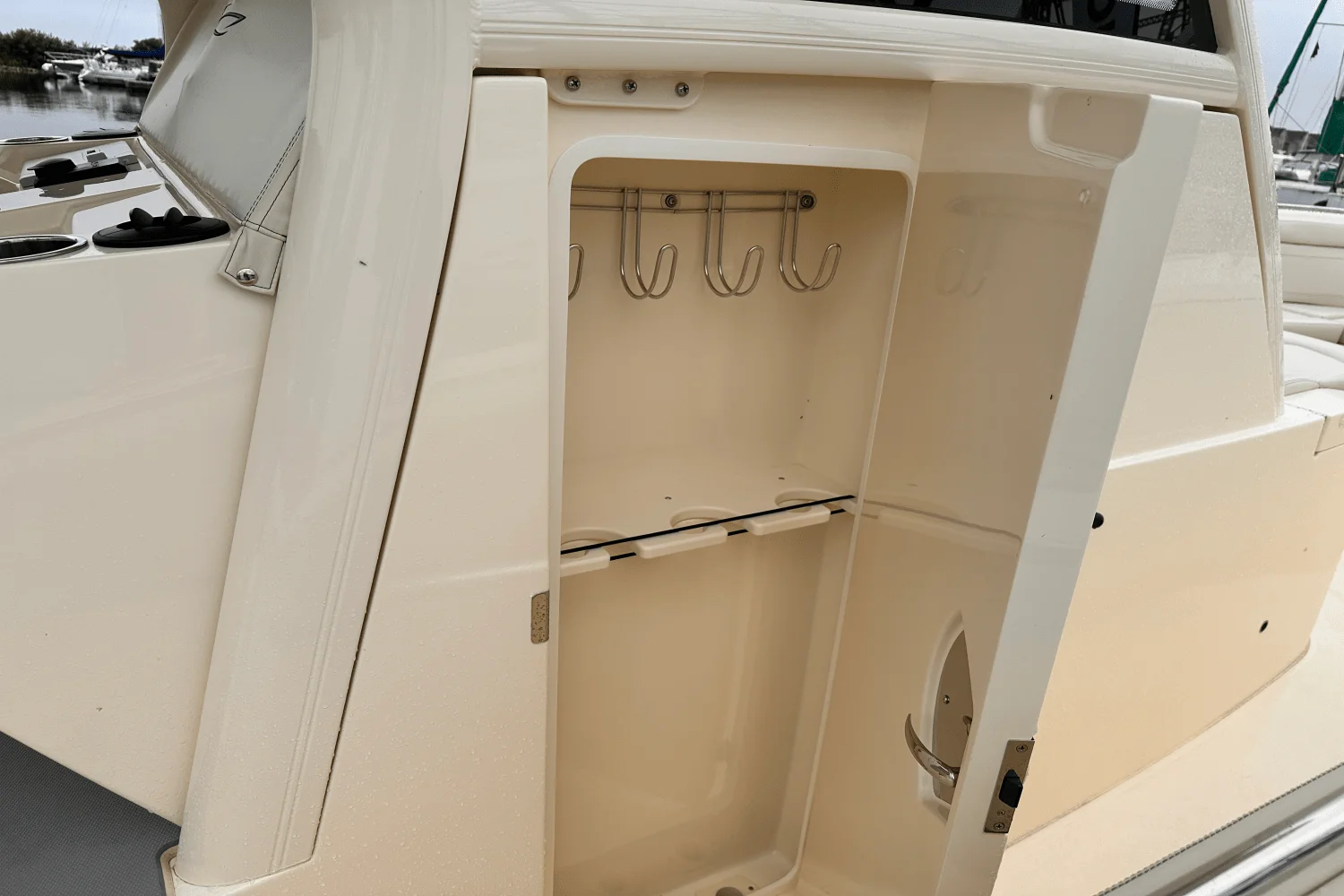 2025 Scout 330 LXF Image Thumbnail #8