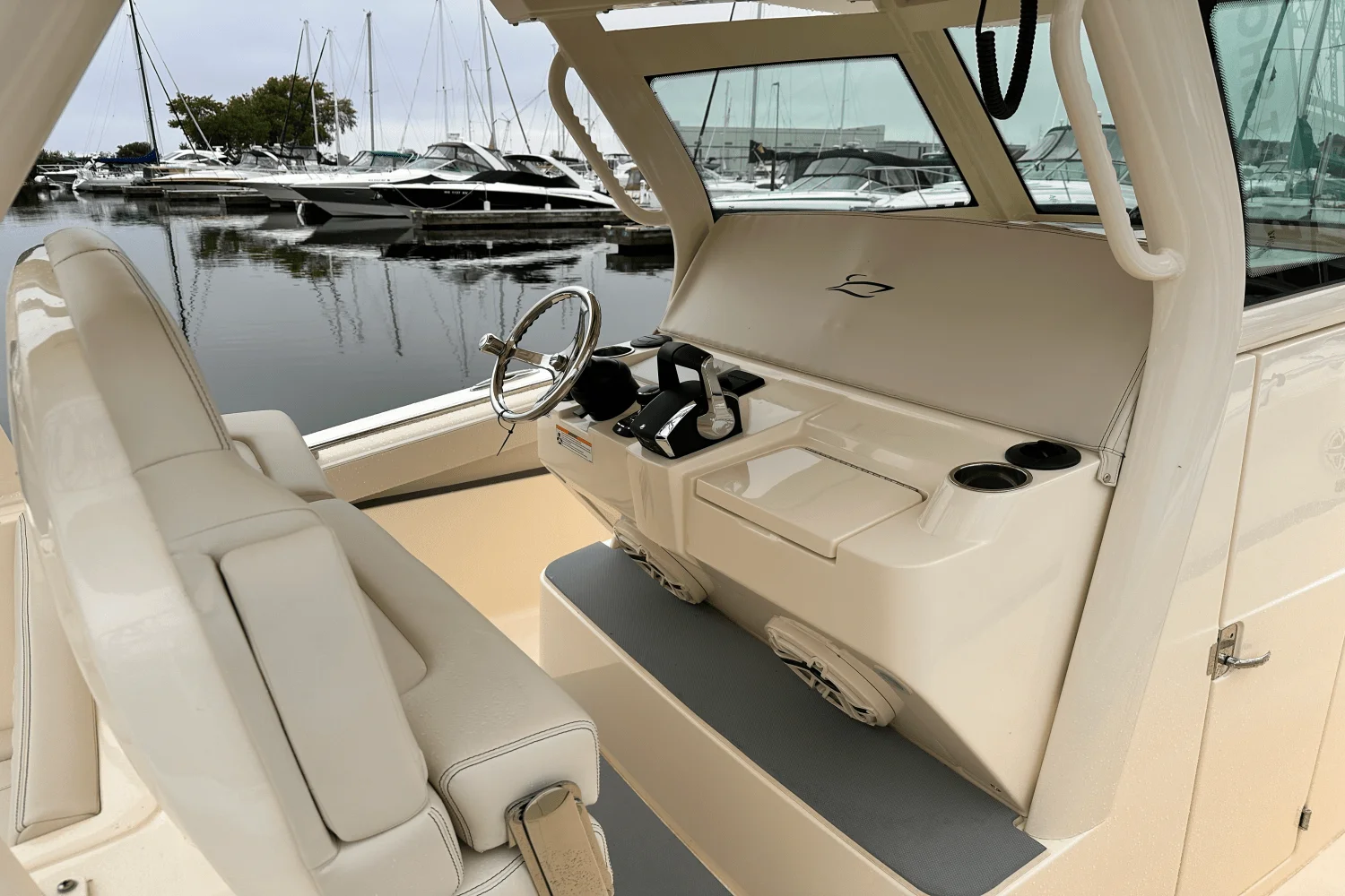 2025 Scout 330 LXF Image Thumbnail #7