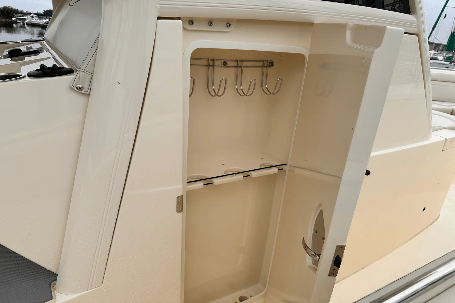 2025 Scout 330 LXF Image Thumbnail #9