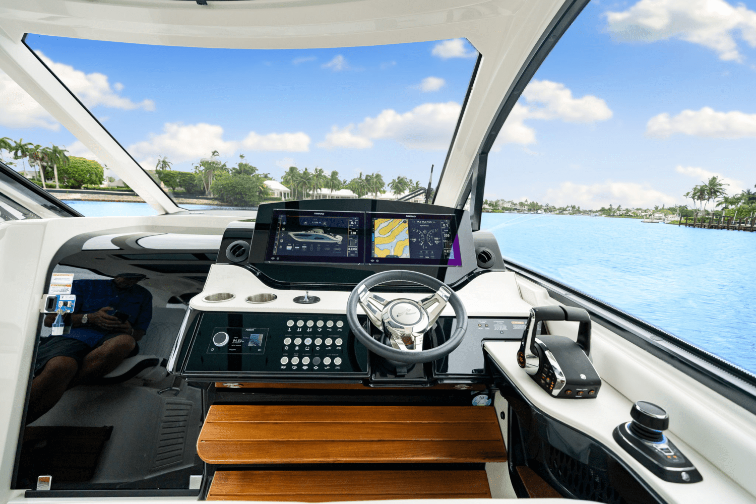 2023 Sea Ray 370 SUNDANCER OUTBOARD Image Thumbnail #31