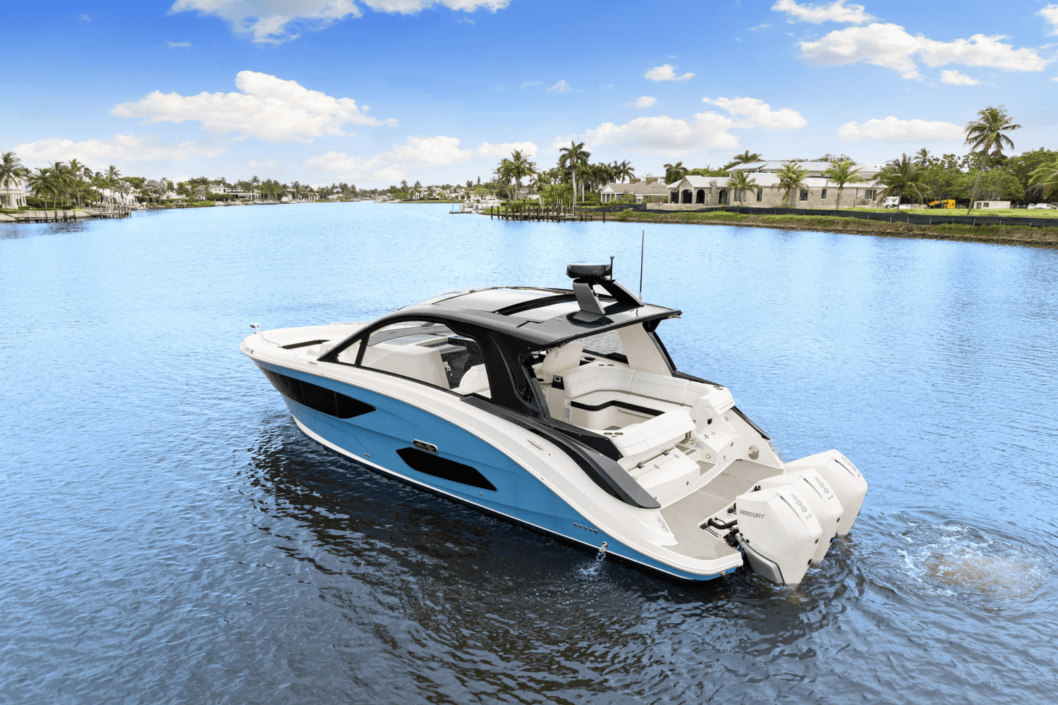 2023 Sea Ray 370 SUNDANCER OUTBOARD Image Thumbnail #2