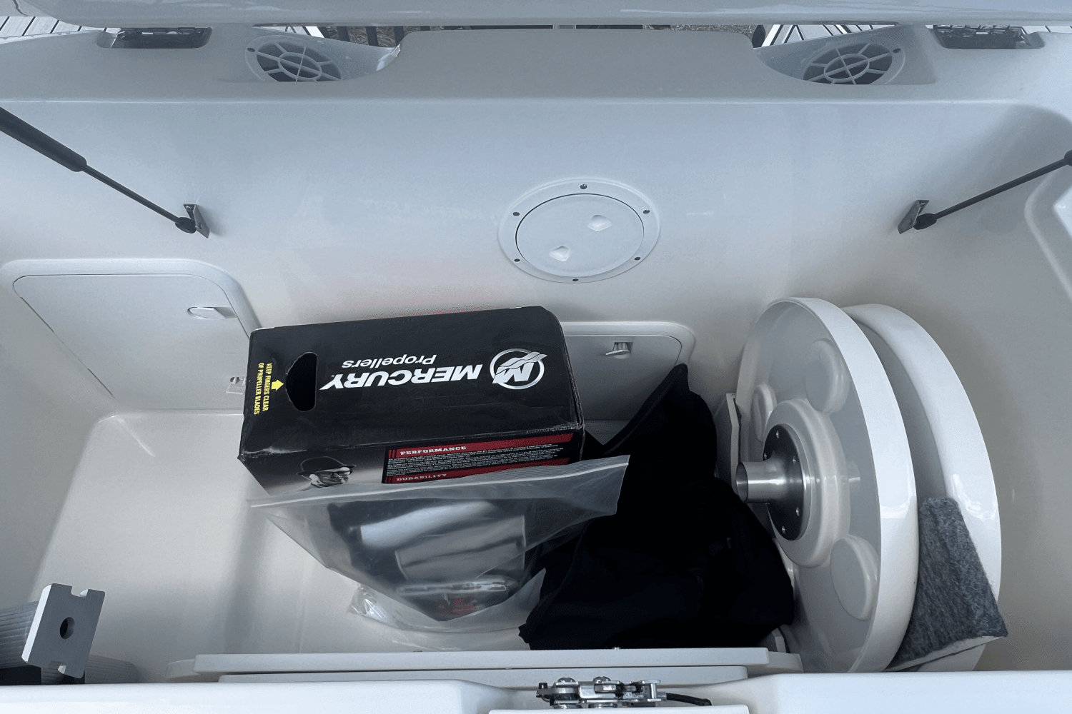 2025 Sea Ray SPX 230 Outboard Image Thumbnail #5