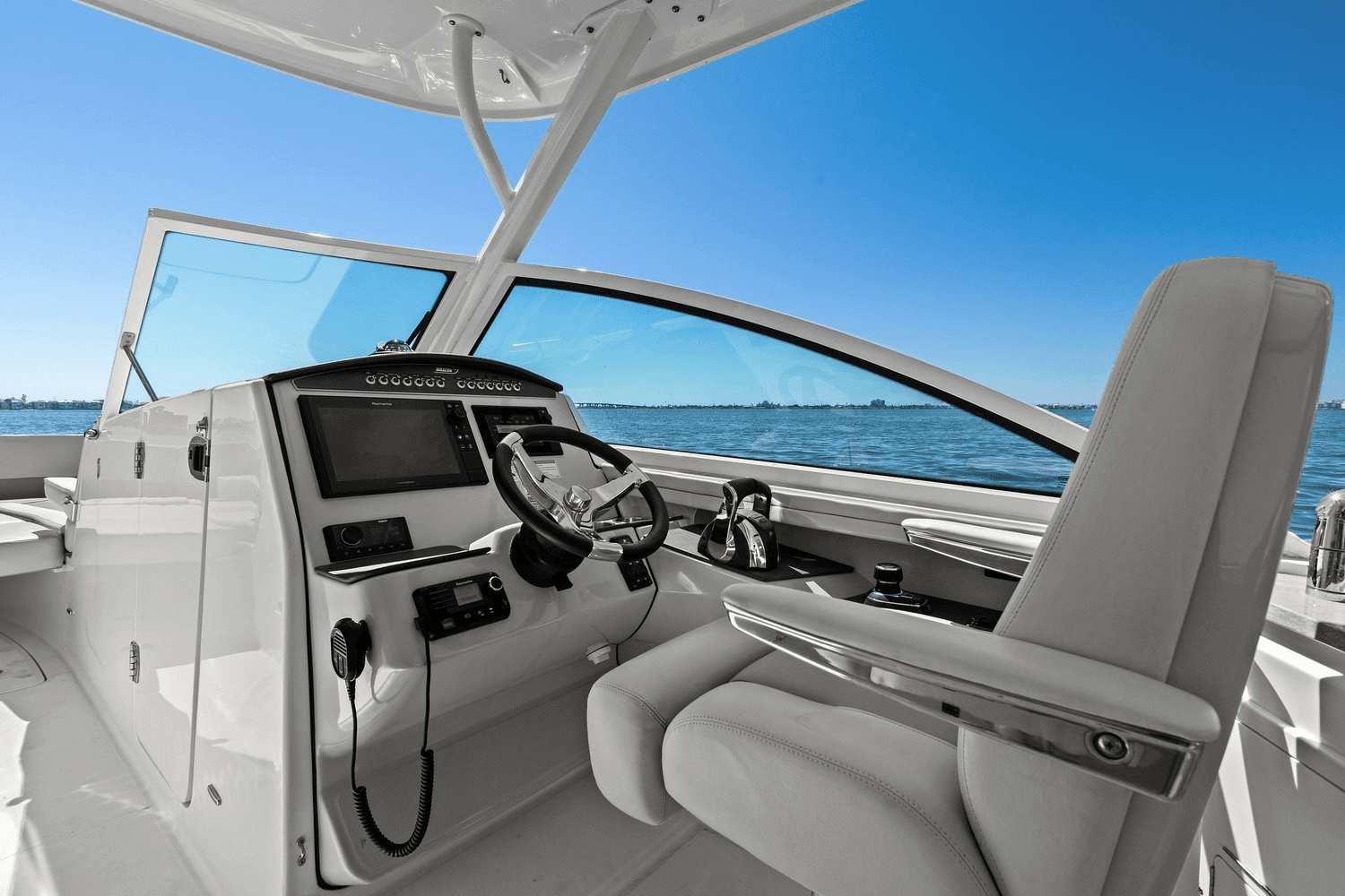 2017 Boston Whaler 320 VANTAGE Image Thumbnail #29