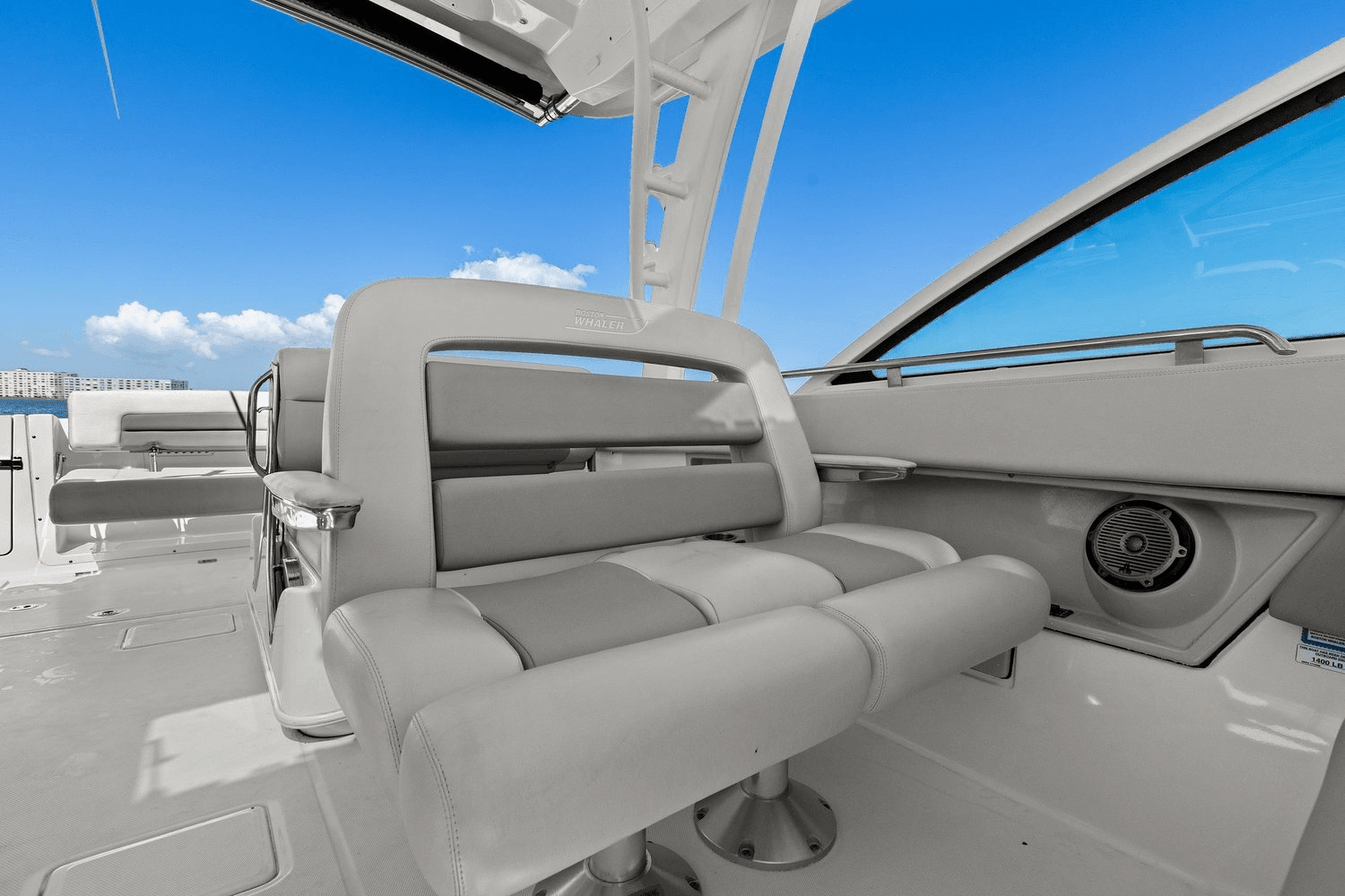 2017 Boston Whaler 320 VANTAGE Image Thumbnail #28