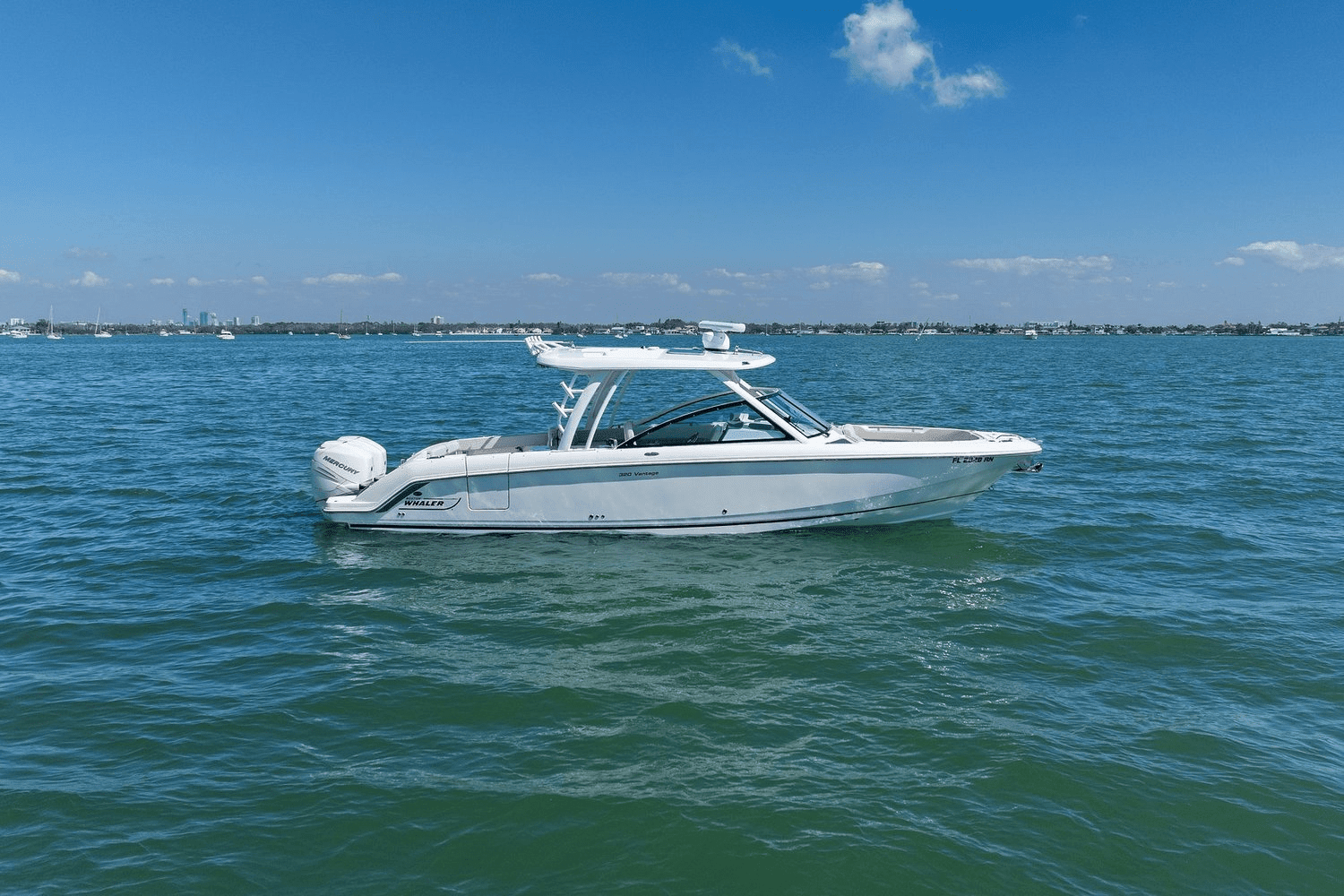 2017 Boston Whaler 320 VANTAGE Image Thumbnail #5