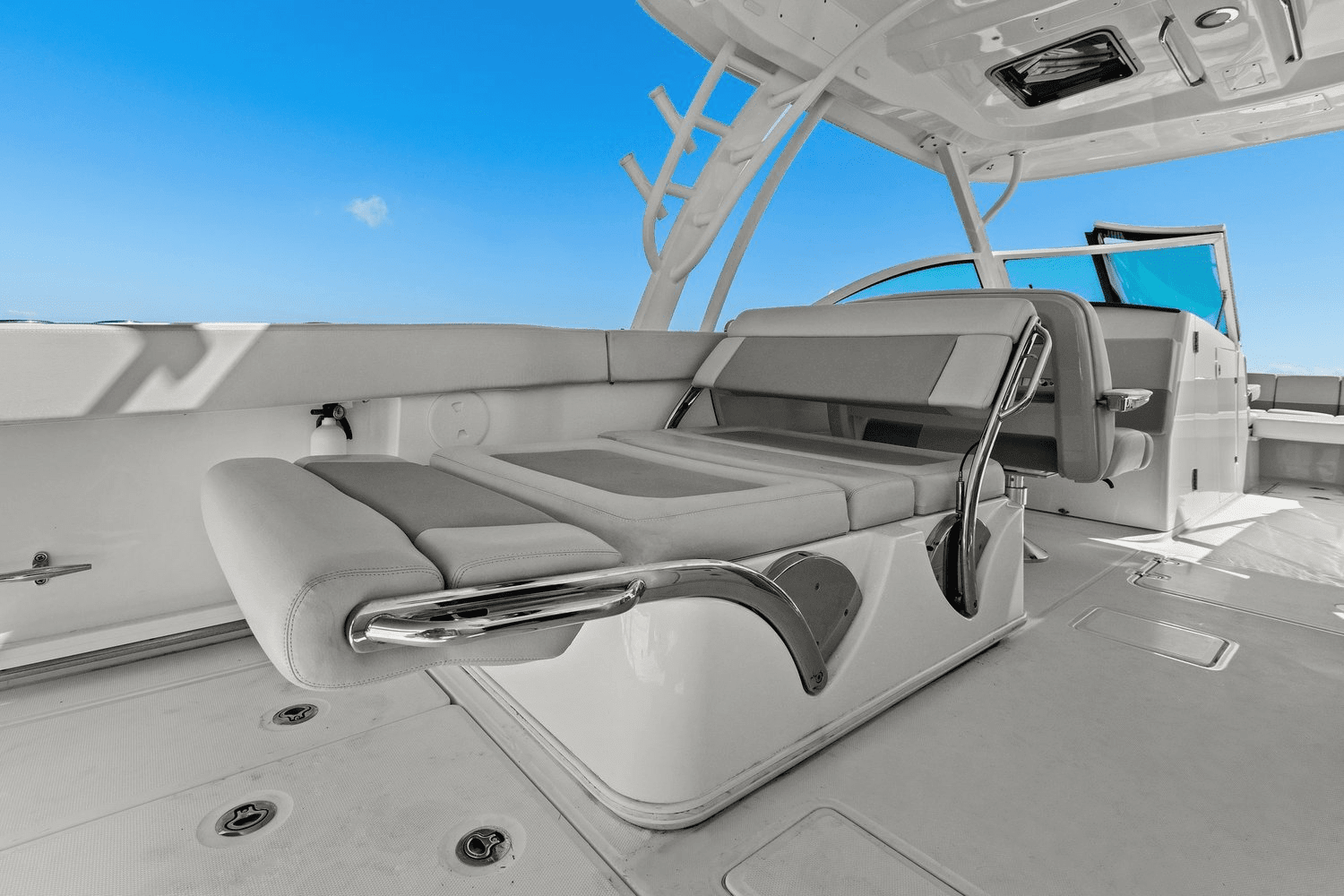 2017 Boston Whaler 320 VANTAGE Image Thumbnail #39