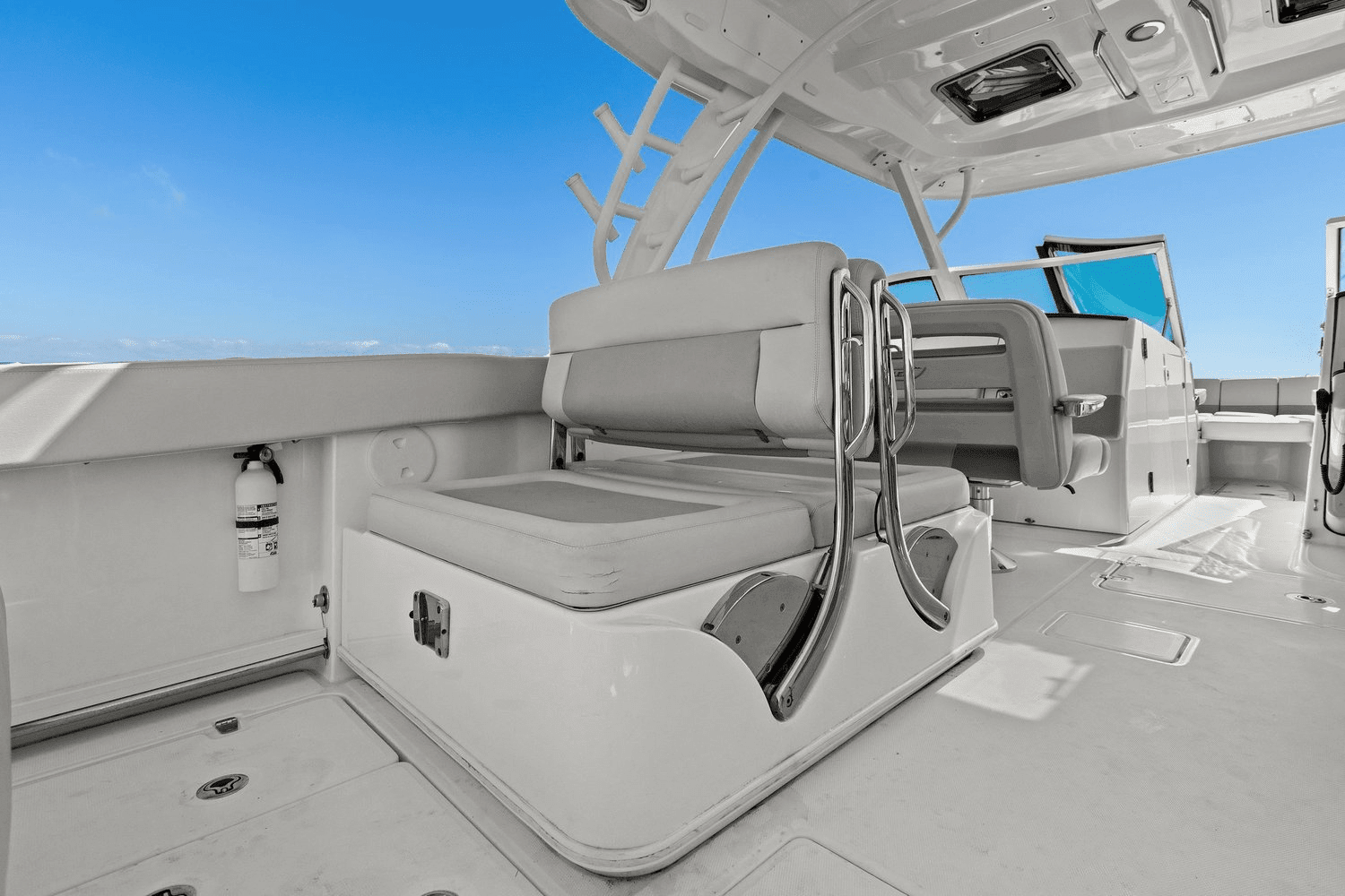 2017 Boston Whaler 320 VANTAGE Image Thumbnail #37