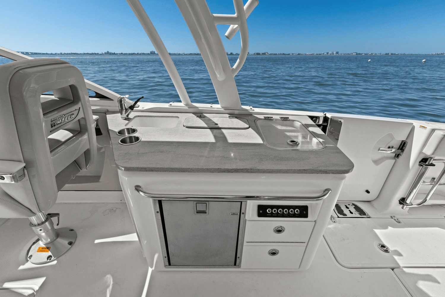 2017 Boston Whaler 320 VANTAGE Image Thumbnail #36
