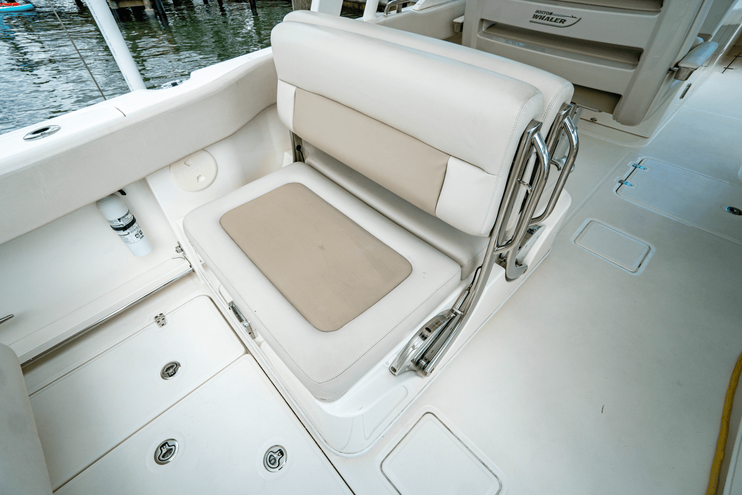 2017 Boston Whaler 320 VANTAGE Image Thumbnail #27