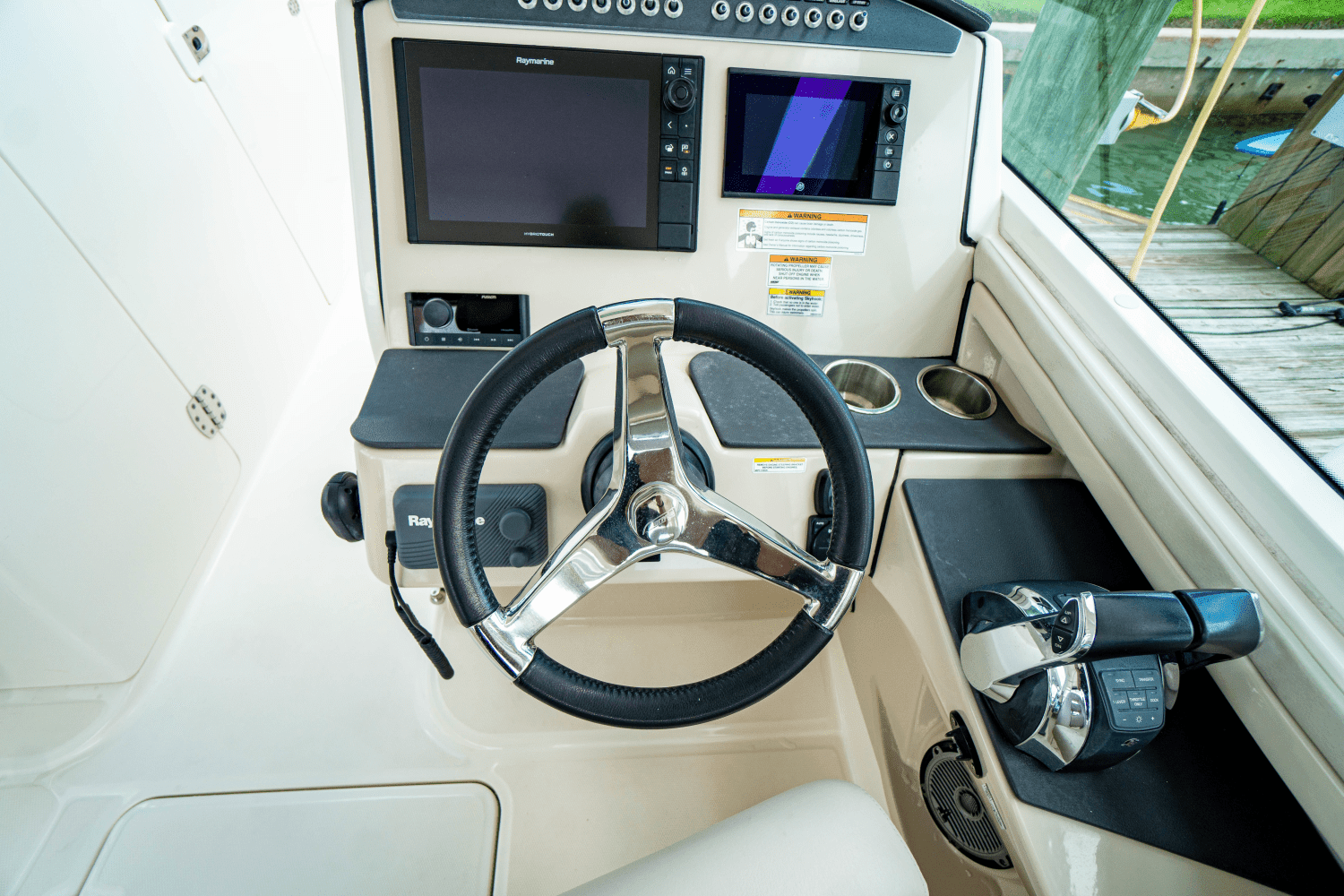 2017 Boston Whaler 320 VANTAGE Image Thumbnail #16