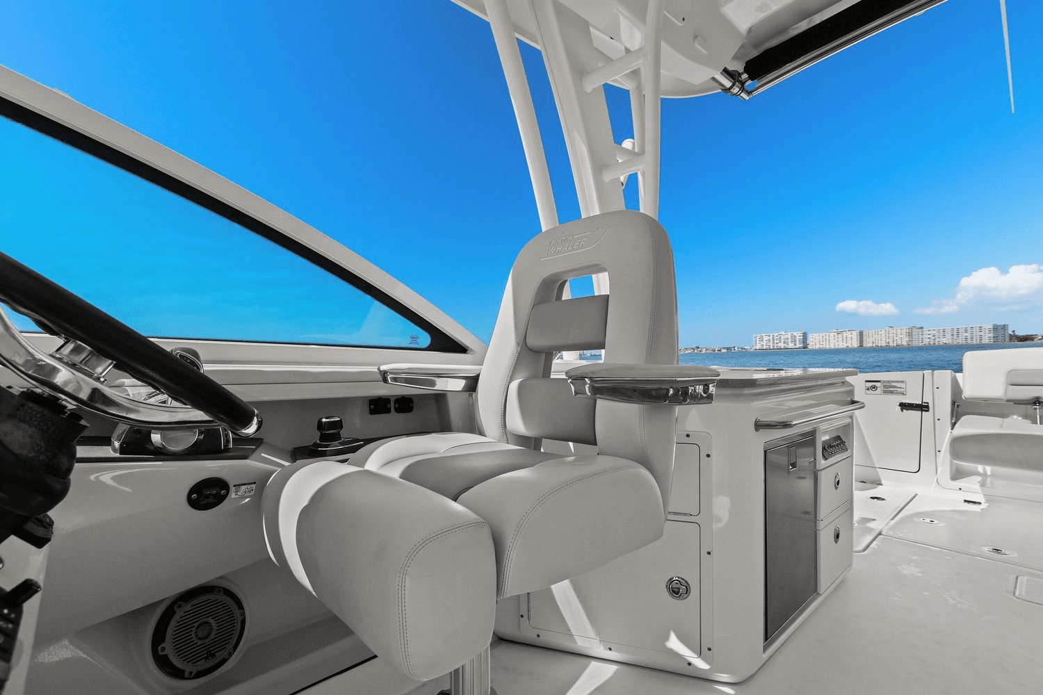 2017 Boston Whaler 320 VANTAGE Image Thumbnail #34