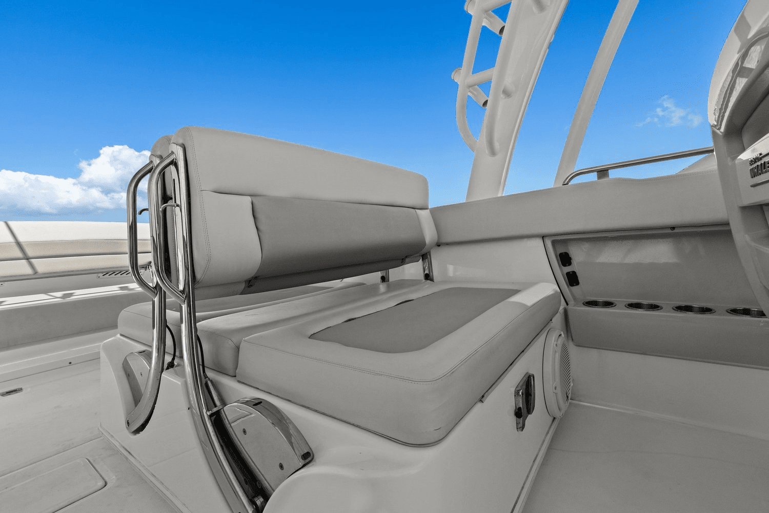 2017 Boston Whaler 320 VANTAGE Image Thumbnail #32