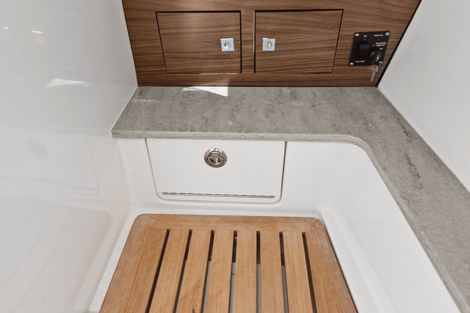 2017 Boston Whaler 320 VANTAGE Image Thumbnail #47