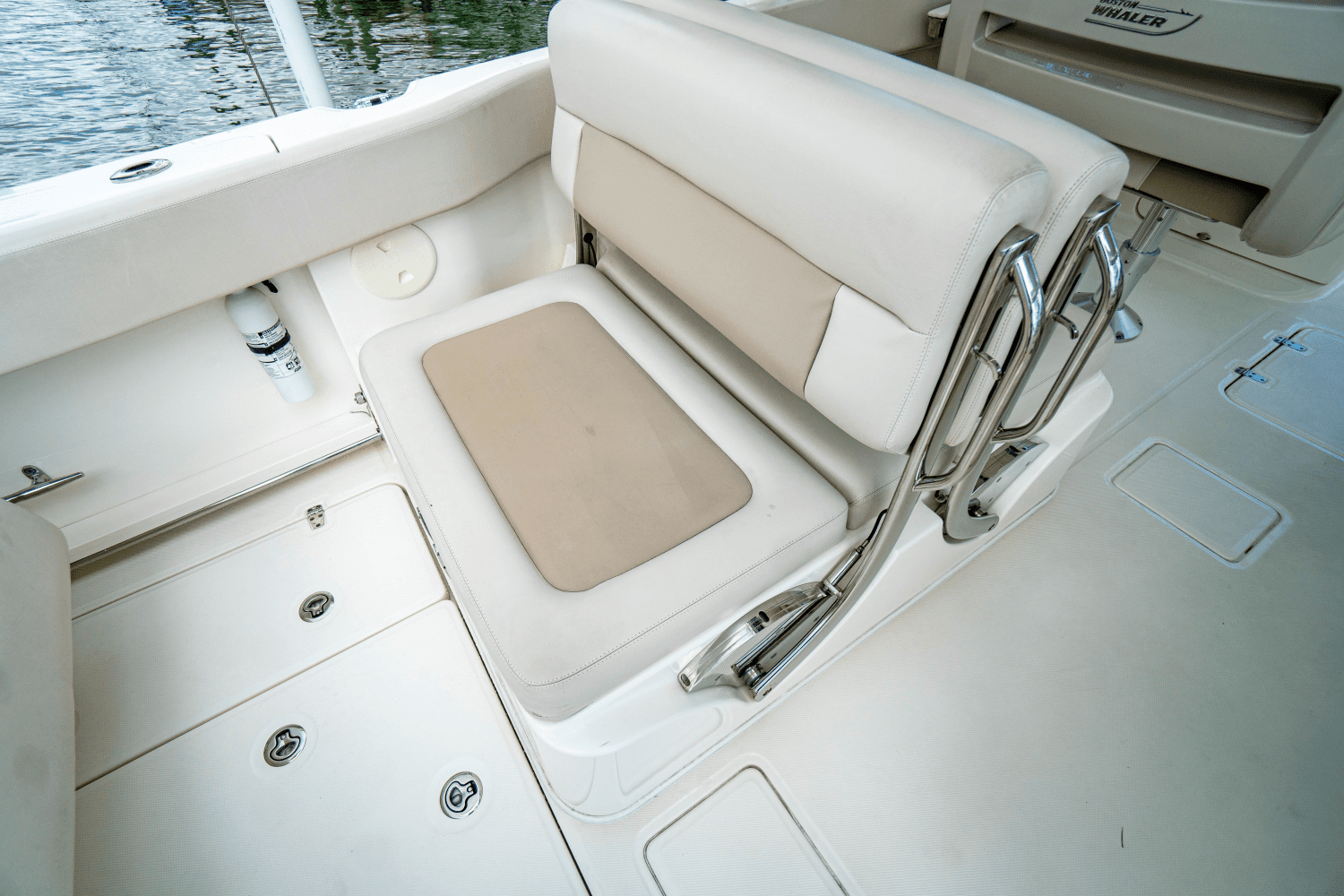 2017 Boston Whaler 320 VANTAGE Image Thumbnail #26