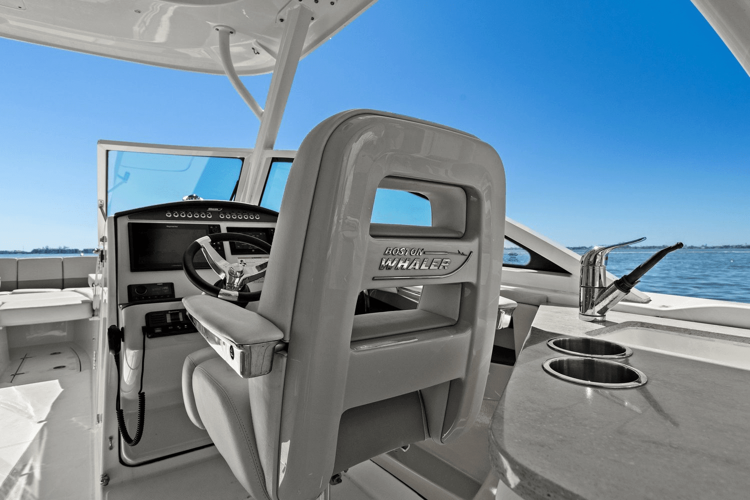 2017 Boston Whaler 320 VANTAGE Image Thumbnail #33