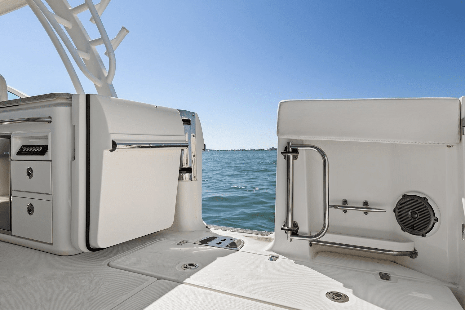 2017 Boston Whaler 320 VANTAGE Image Thumbnail #42