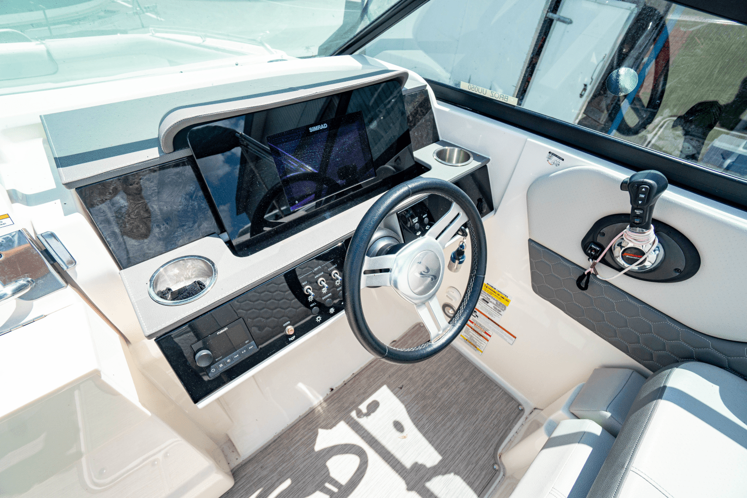 2021 Sea Ray 250 SDX OUTBOARD Image Thumbnail #7