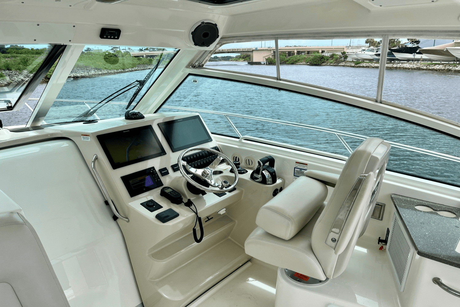 2019 Boston Whaler 345 CONQUEST Image Thumbnail #17