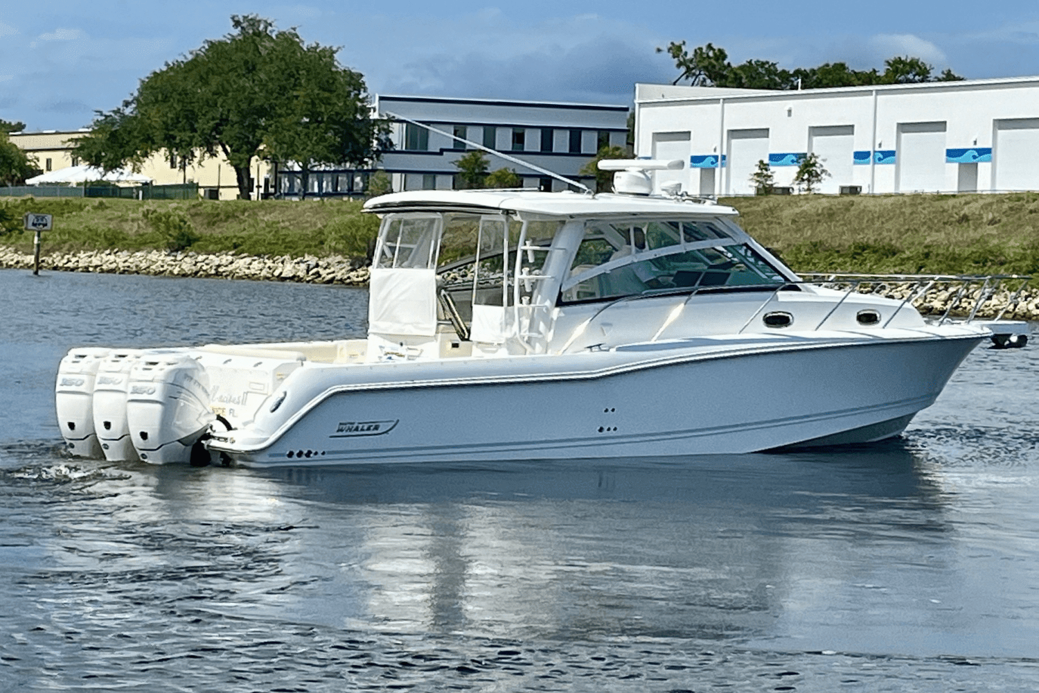 2019 Boston Whaler 345 CONQUEST Image Thumbnail #12