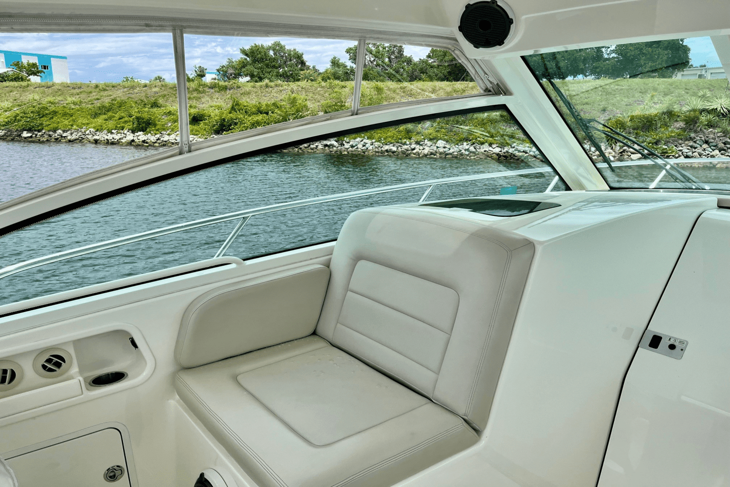 2019 Boston Whaler 345 CONQUEST Image Thumbnail #16