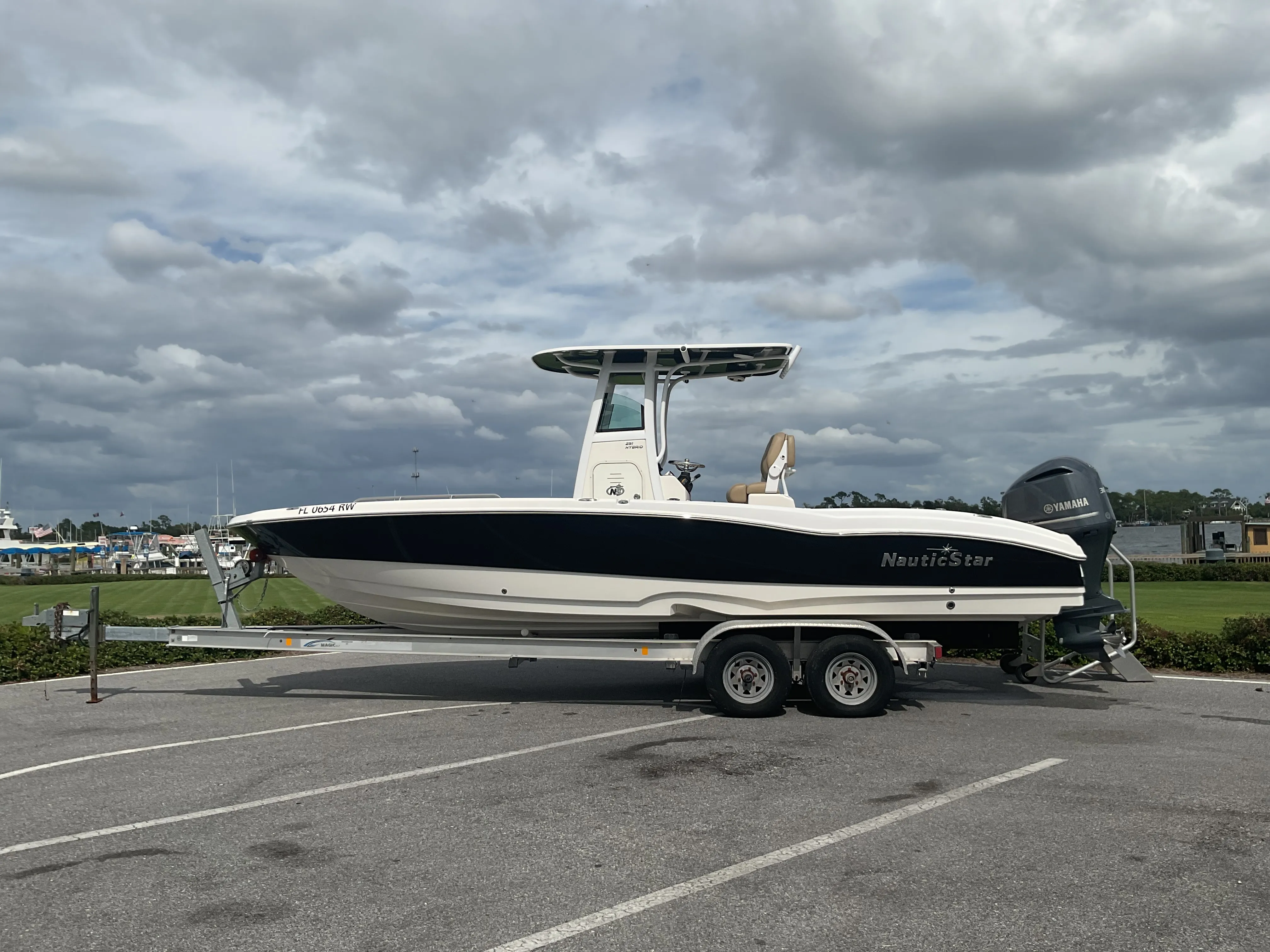 2019 NauticStar 251 Hybrid Image Thumbnail #2