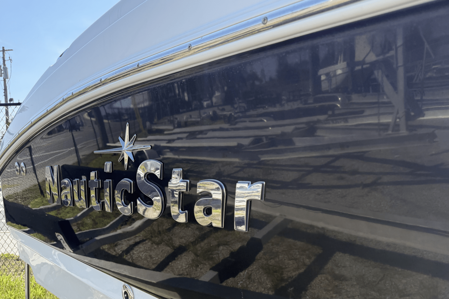2019 NauticStar 251 Hybrid Image Thumbnail #3