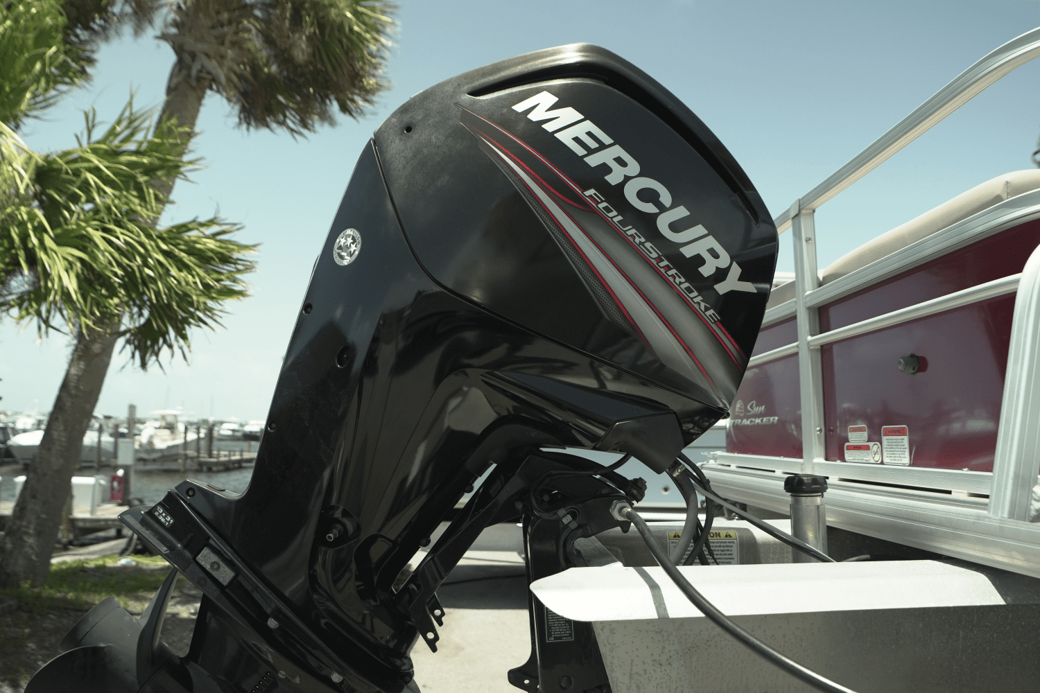 2019 Sun Tracker 22 DLX SPORT FISH Image Thumbnail #11