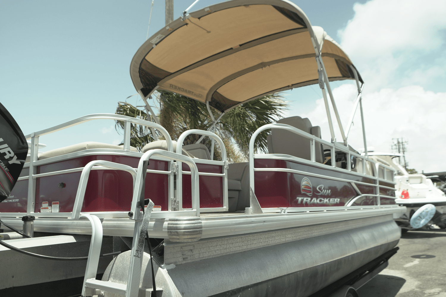 2019 Sun Tracker 22 DLX SPORT FISH Image Thumbnail #12