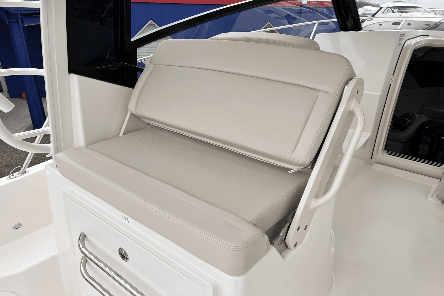 2025 Boston Whaler 325 Conquest Image Thumbnail #12