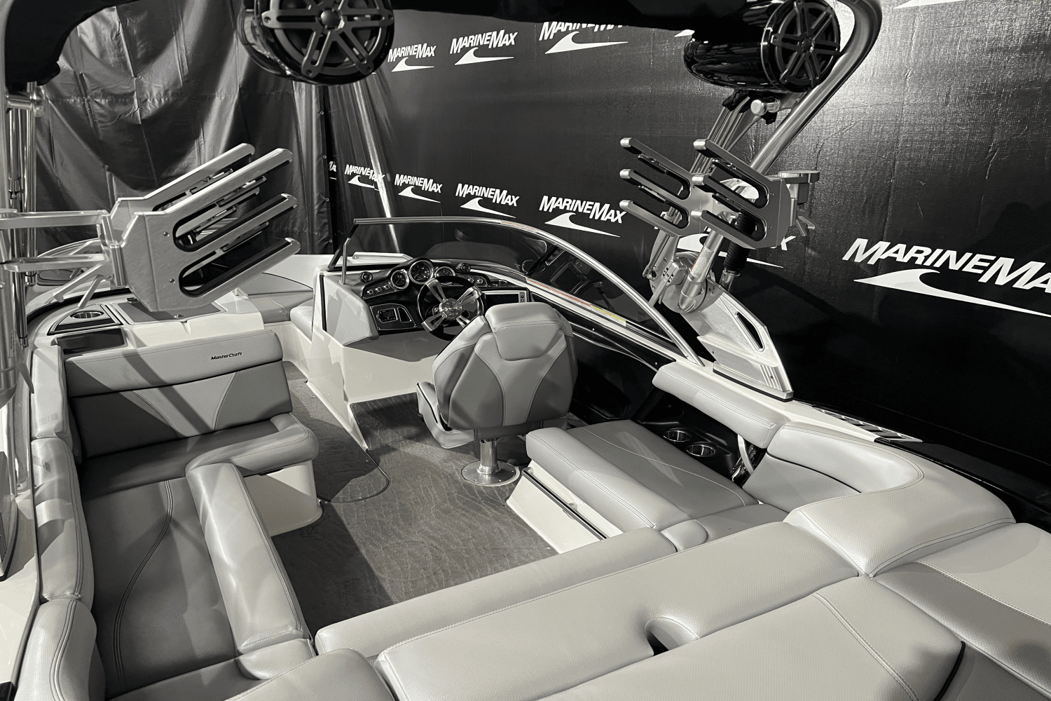 2017 Mastercraft XT20 Image Thumbnail #2