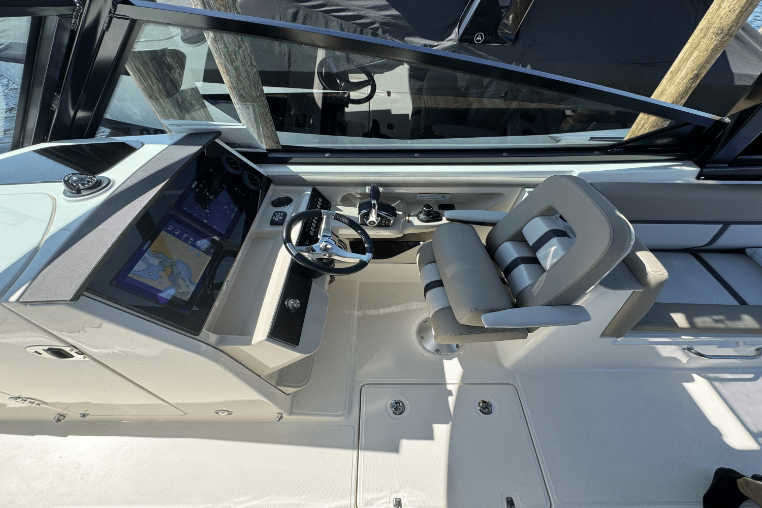 2025 Boston Whaler 330 Vantage Image Thumbnail #27