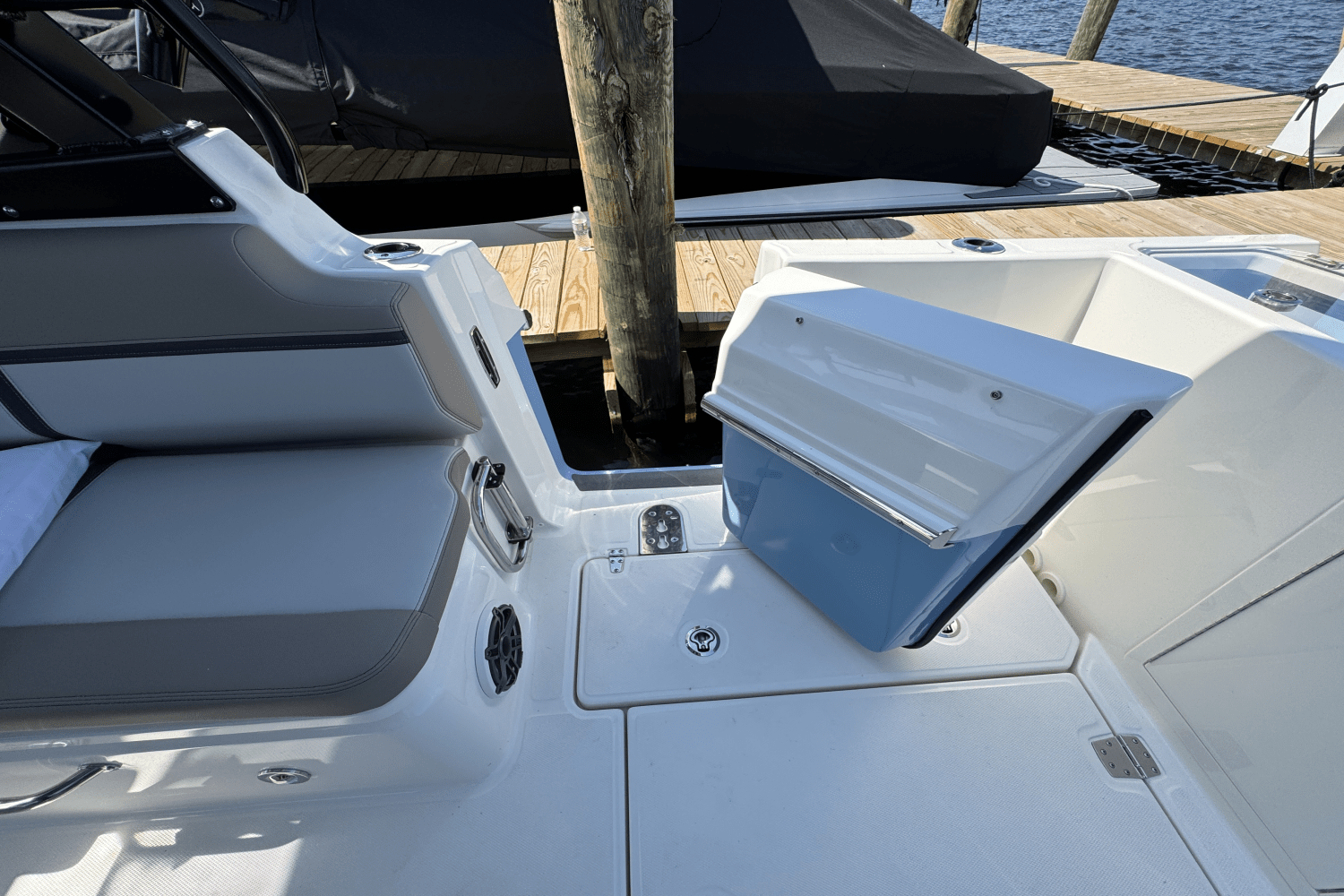 2025 Boston Whaler 330 Vantage Image Thumbnail #16