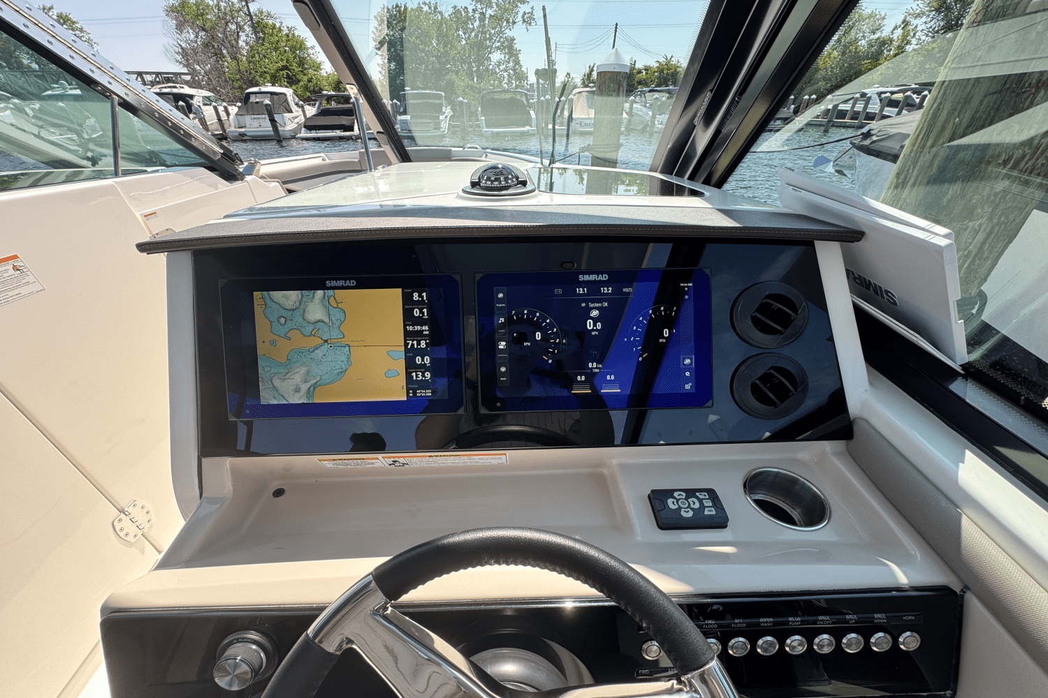 2025 Boston Whaler 330 Vantage Image Thumbnail #30