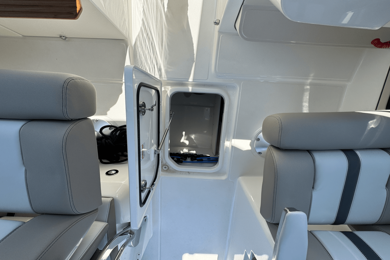 2025 Boston Whaler 330 Vantage Image Thumbnail #38