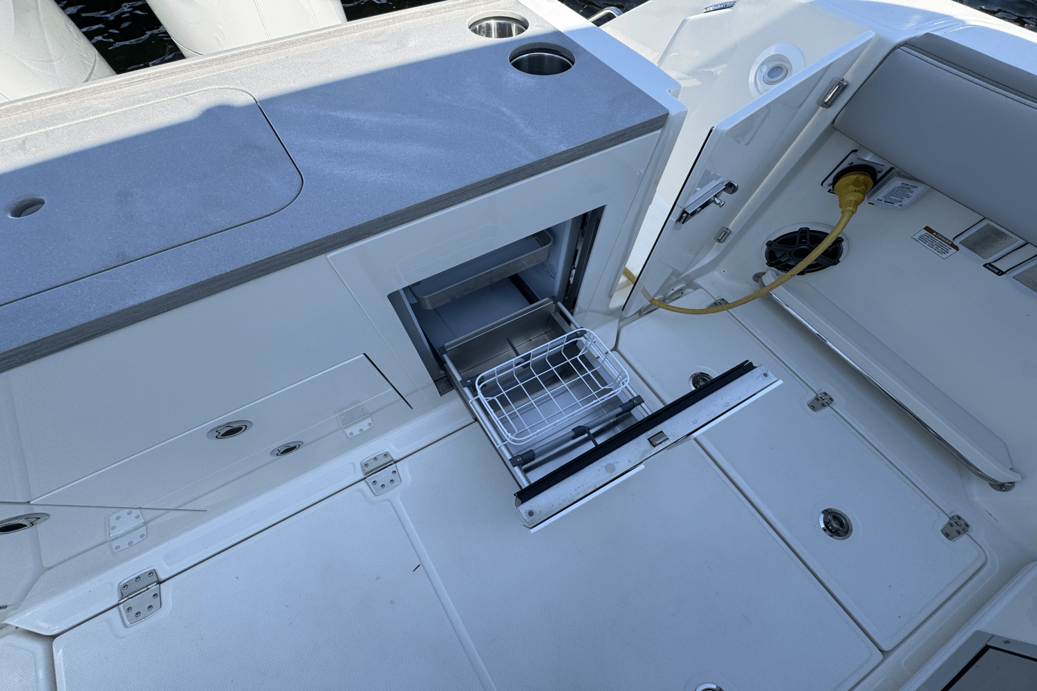 2025 Boston Whaler 330 Vantage Image Thumbnail #10