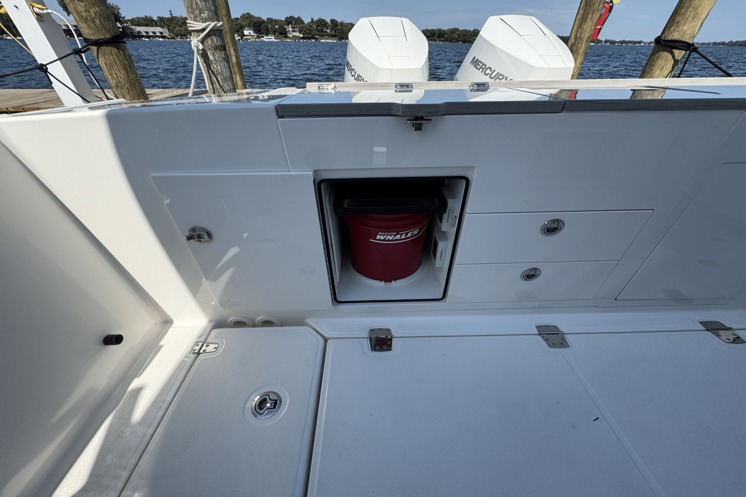 2025 Boston Whaler 330 Vantage Image Thumbnail #9