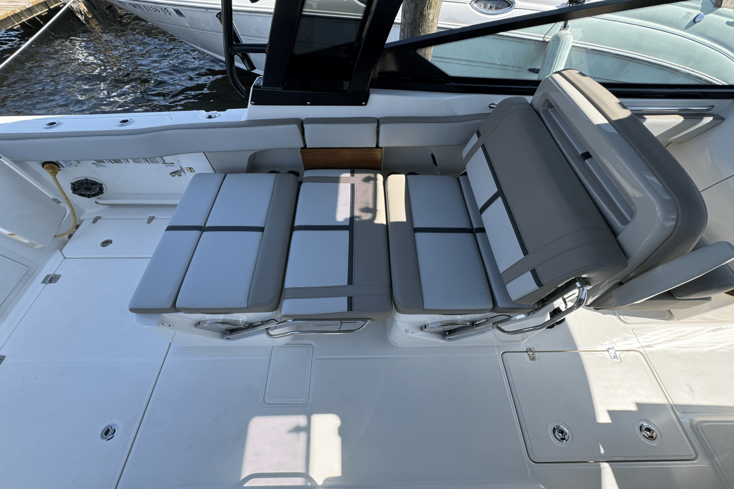 2025 Boston Whaler 330 Vantage Image Thumbnail #25