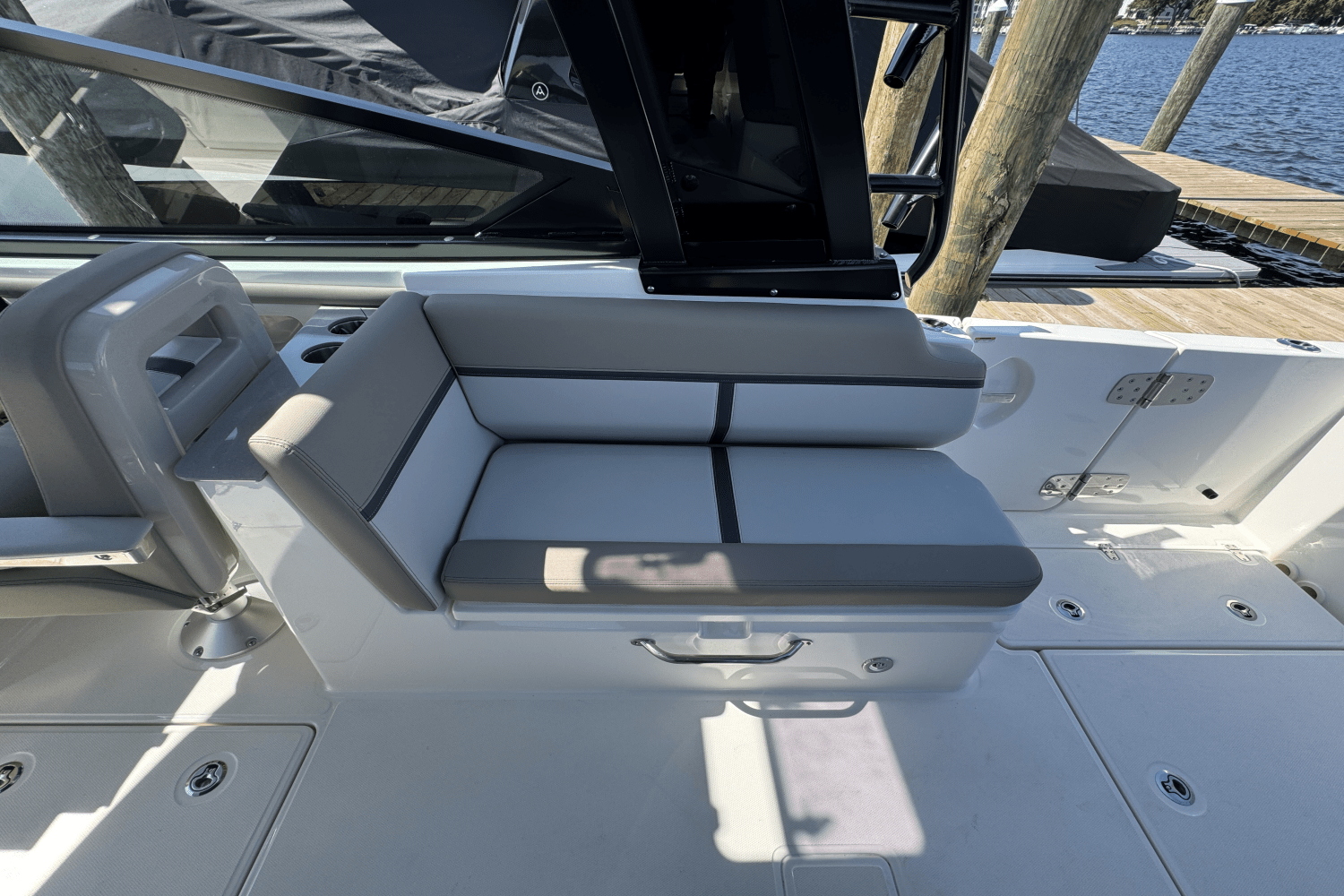 2025 Boston Whaler 330 Vantage Image Thumbnail #21